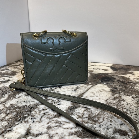 *TORY BURCH!!!* GREEN CROSS BODY BAG!!! - Picture 3 of 5